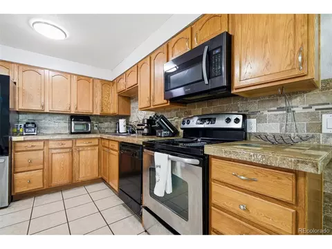 Kitchen - 14938 E Florida Ave, Aurora, CO 80012 photo 2 of 5