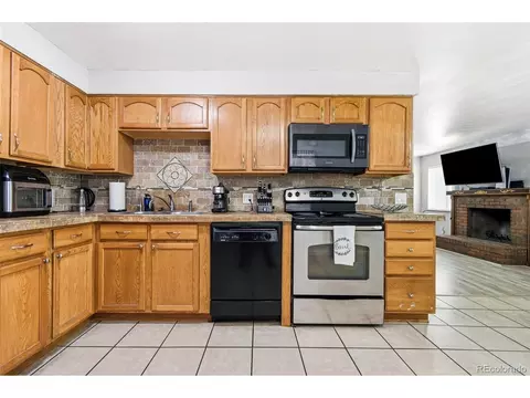 Kitchen - 14938 E Florida Ave, Aurora, CO 80012 photo 3 of 5