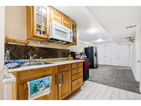 Kitchen - 14938 E Florida Ave, Aurora, CO 80012 photo 4 of 5