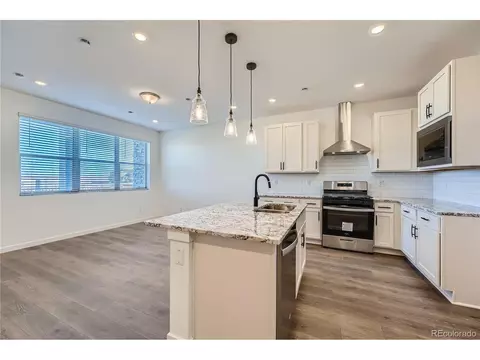 27712 E 1st Ave, Aurora, CO 80018