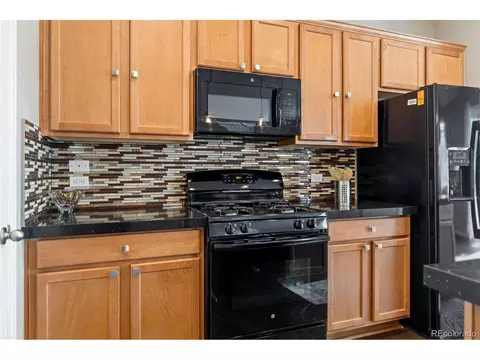 Kitchen - 25585 E Maple Pl, Aurora, CO 80018 photo 3 of 4