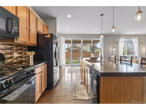 Kitchen - 25585 E Maple Pl, Aurora, CO 80018 photo 4 of 4