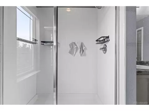Bath - 25585 E Maple Pl, Aurora, CO 80018 photo 2 of 4