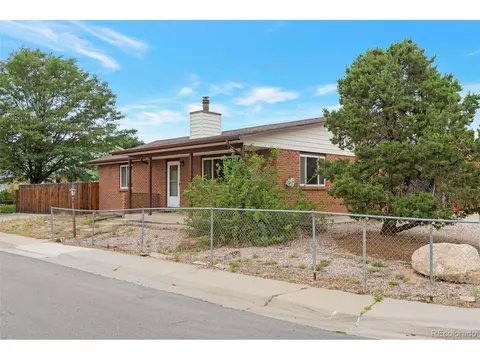801 Naples St, Aurora, CO 80011