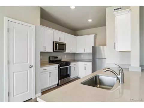 48265 Shetland Dr, Bennett, CO 80102 photo 4