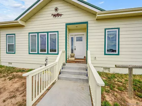 10660 Schumaker Rd, Bennett, CO 80102 photo 3