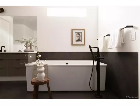 Bath - 9968 E 63rd Dr, Denver, CO 80238 photo 5 of 11