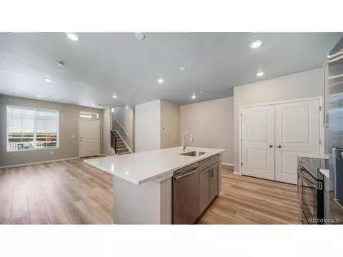 Kitchen - 22423 E 46th Ave, Aurora, CO 80019 photo 5 of 6
