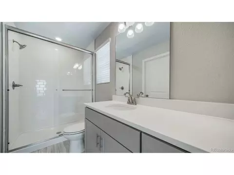 Bath - 22423 E 46th Ave, Aurora, CO 80019 photo 2 of 3