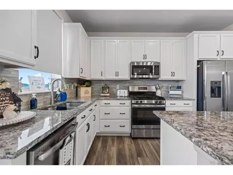 Kitchen - 26361 E 5th Pl, Aurora, CO 80018 photo 4 of 5