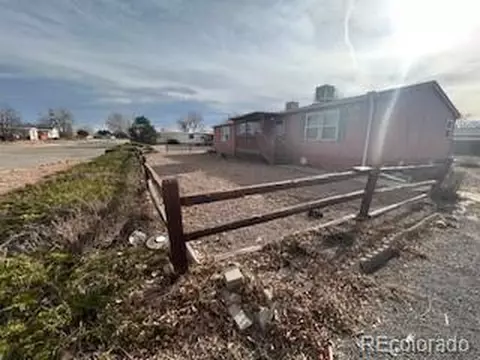 1033 S Saddlerock Dr, Pueblo, CO 81007