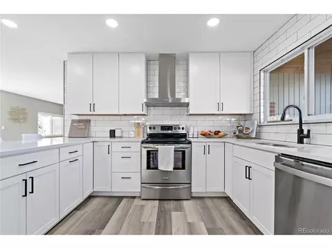 4572 Abilene St, Denver, CO 80239 photo 4