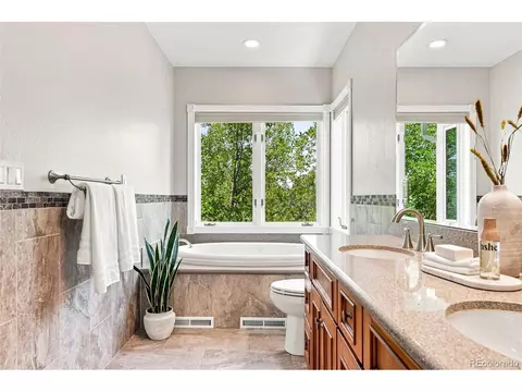 Bath - 792 Ithaca Dr, Boulder, CO 80305 photo 2 of 4