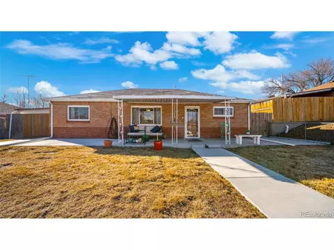 990 Ash Ct, Thornton, CO 80229