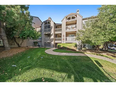 9262 E Arbor Cir #B, Englewood, CO 80111