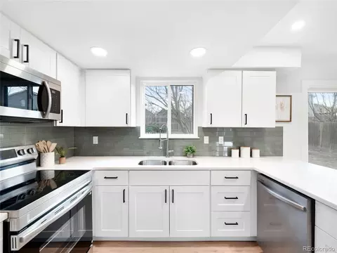 Kitchen - 17474 E Chenango Dr, Aurora, CO 80015 photo 2 of 3