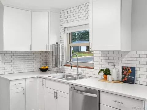 Kitchen - 3655 E Yale Ave, Denver, CO 80210 photo 4 of 6