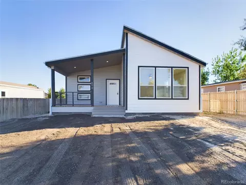 250 E Rolling Hills Dr, Pueblo West, CO 81007