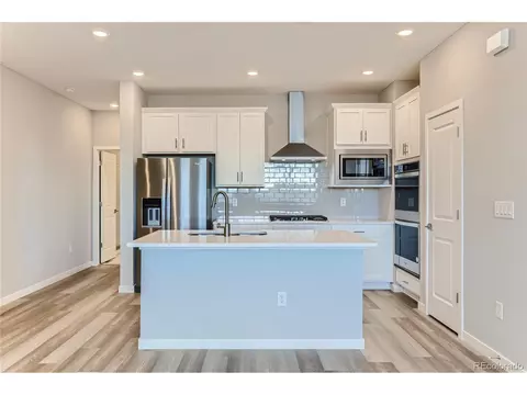 320 N Geneva St, Aurora, CO 80010