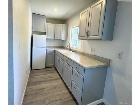 Kitchen - 2012 S Ivory St, Aurora, CO 80013 photo 6 of 6