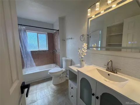 Bath - 2012 S Ivory St, Aurora, CO 80013 photo 2 of 4