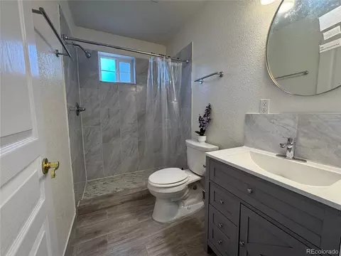 Bath - 2012 S Ivory St, Aurora, CO 80013 photo 3 of 4