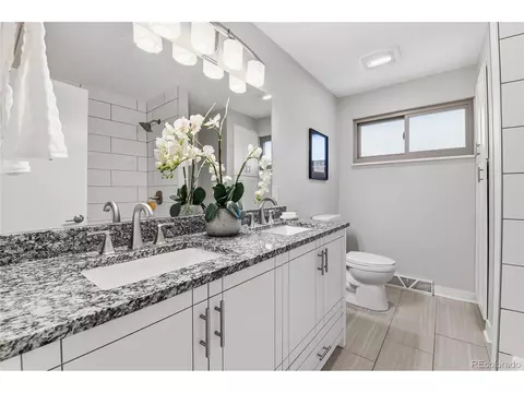 Bath - 8625 E Chenango Ave, Denver, CO 80237 photo 2 of 4