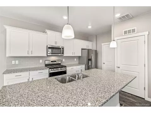 45809 Red Tail Dr, Bennett, CO 80102 photo 4