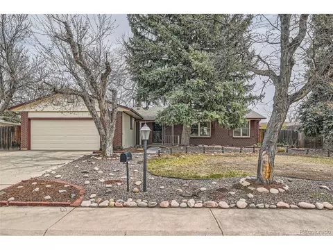 2056 S Newark Way, Aurora, CO 80014