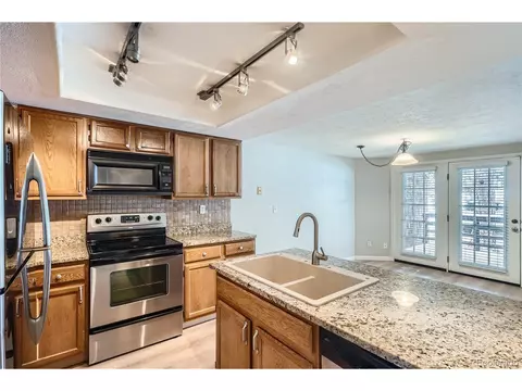12136 E 2nd Dr, Aurora, CO 80011 photo 7