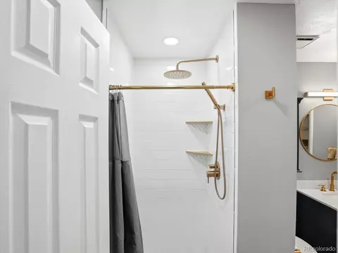 Bath - 807 E 14th Ave #2, Denver, CO 80218 photo 2 of 6