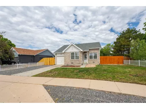 5315 Deephaven Ct, Denver, CO 80239 photo 3