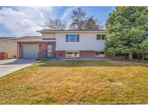 2103 Oakwood Ln, Pueblo, CO 81005