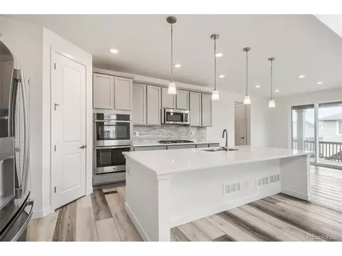 Kitchen - 22523 E Piccolo Way, Aurora, CO 80016 photo 3 of 5