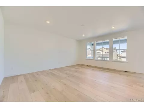 24775 Evans Dr, Aurora, CO 80018 photo 2