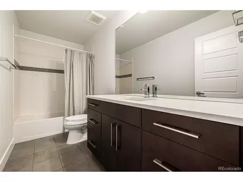 Bath - 8565 E 50th Dr, Denver, CO 80238 photo 3 of 4