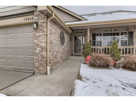 19410 E Pacific Dr, Aurora, CO 80013 photo 3