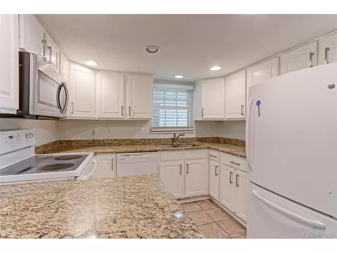 Kitchen - 12645 E Pacific Cir #E, Aurora, CO 80014 photo 3 of 3