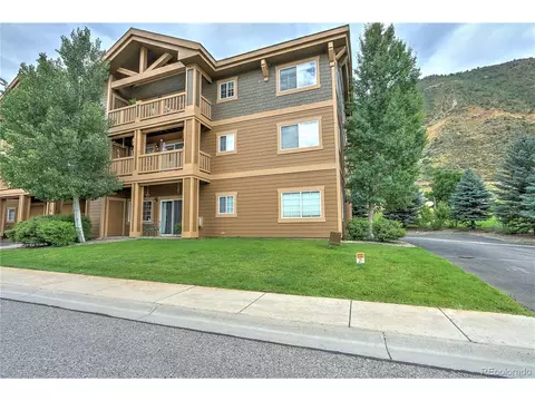 520 River View Dr #506, New Castle, CO 81647