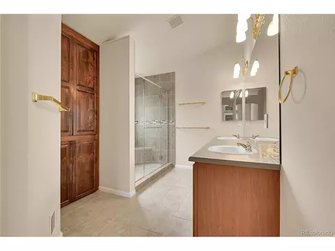 4042 E Hinsdale Cir, Centennial, CO 80122