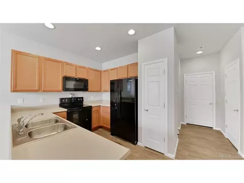 16087 Elk Pl, Denver, CO 80239 photo 7