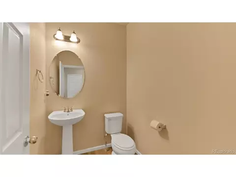 16087 Elk Pl, Denver, CO 80239 photo 9