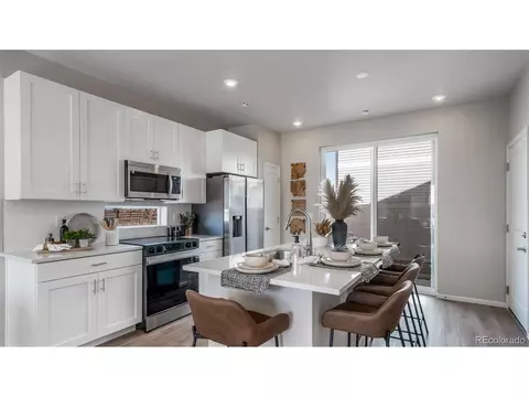 622 Wagon Wheel Way, Bennett, CO 80102 photo 2