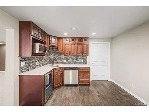 Kitchen - 6243 S Blackhawk Ct, Centennial, CO 80111 photo 6 of 7