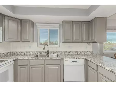 Kitchen - 4319 E Peakview Cir, Centennial, CO 80121 photo 3 of 4