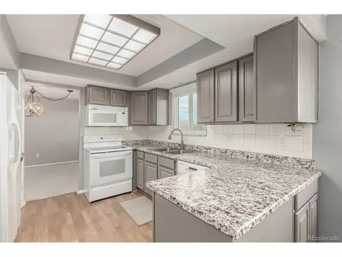 Kitchen - 4319 E Peakview Cir, Centennial, CO 80121 photo 2 of 4