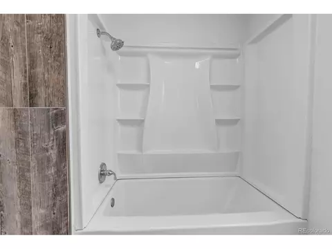 Bath - 18977 E Napa Dr, Aurora, CO 80013 photo 3 of 5