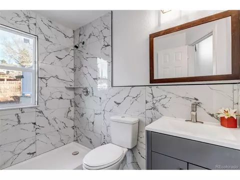 Bath - 18977 E Napa Dr, Aurora, CO 80013 photo 4 of 5