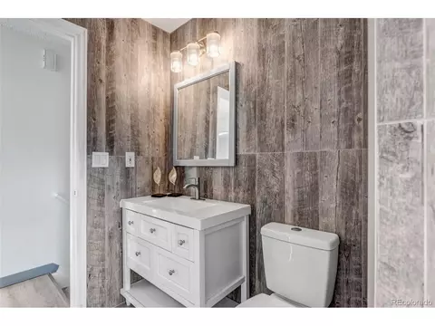 Bath - 18977 E Napa Dr, Aurora, CO 80013 photo 2 of 5