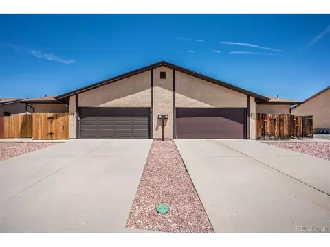 19 Pineridge Ct, Pueblo, CO 81001